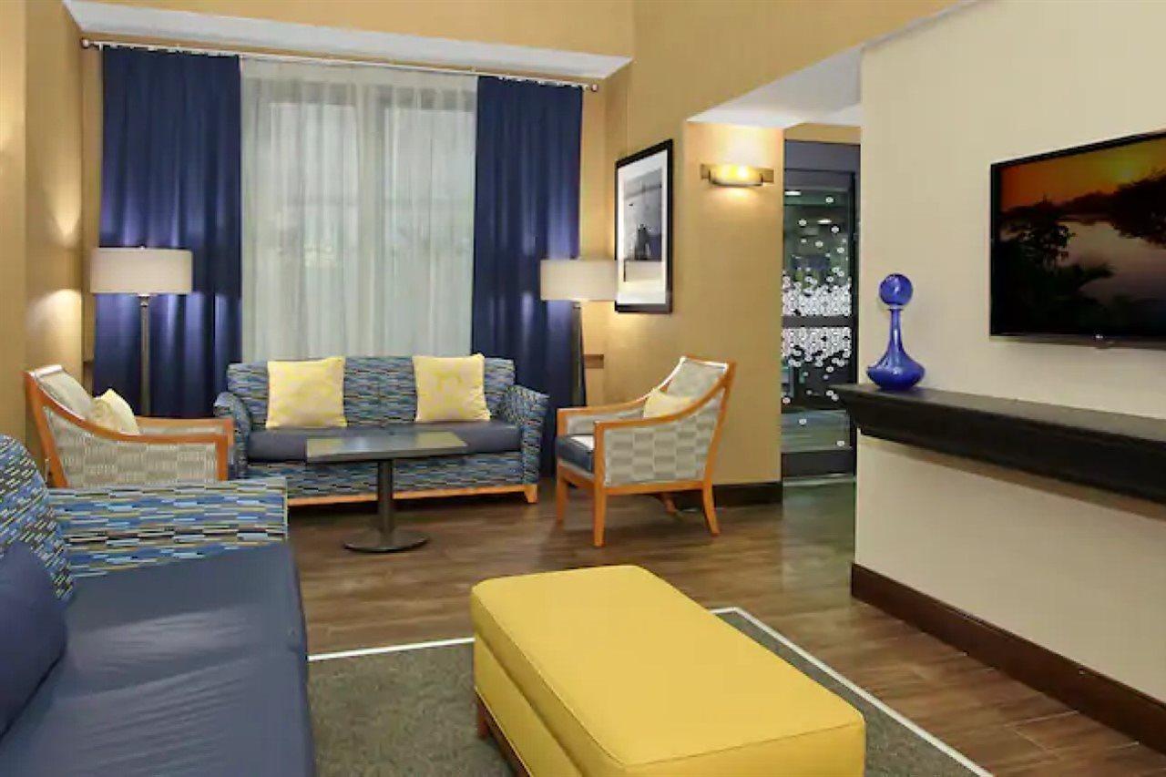 Hampton Inn & Suites Madisonville Esterno foto