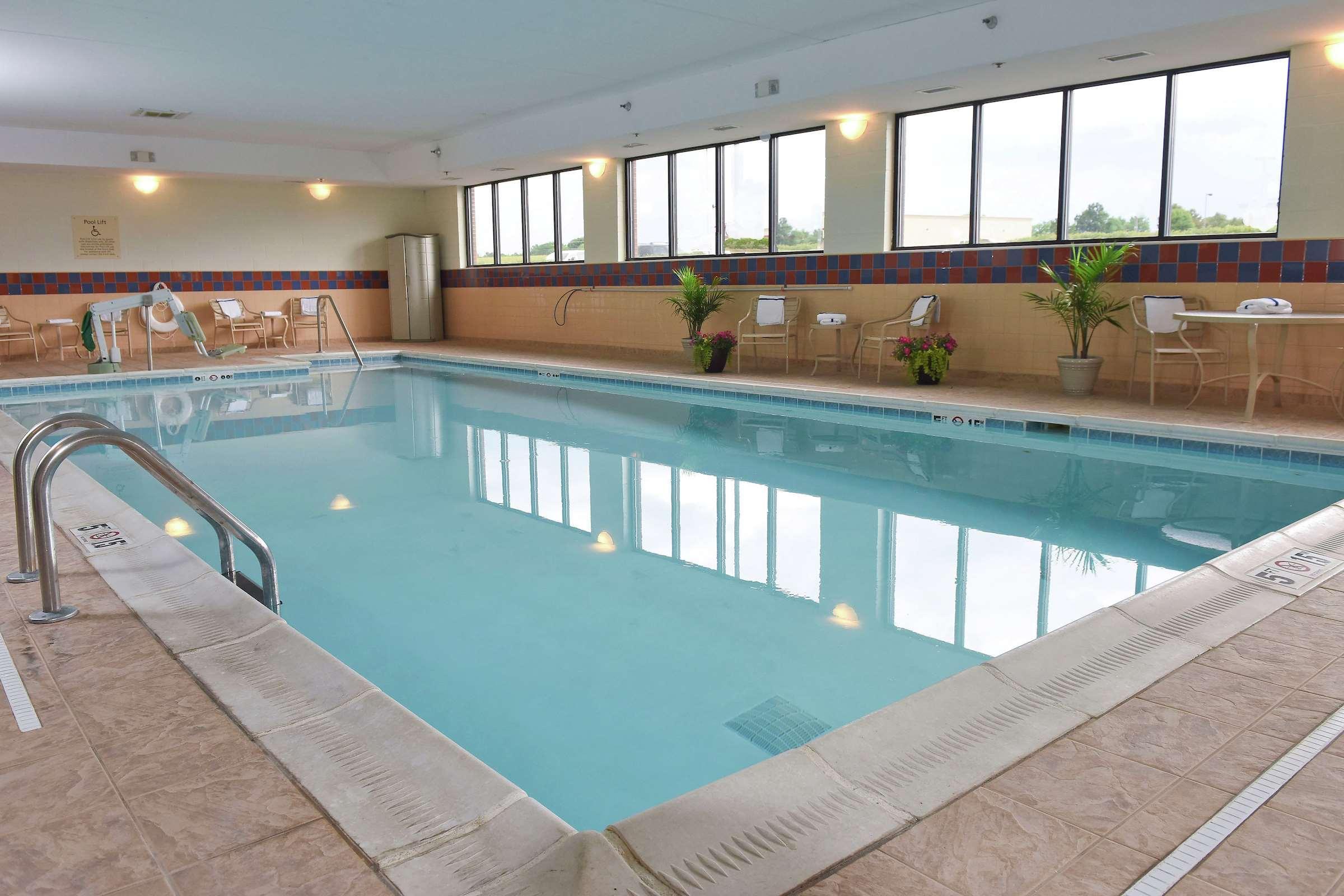 Hampton Inn & Suites Madisonville Esterno foto