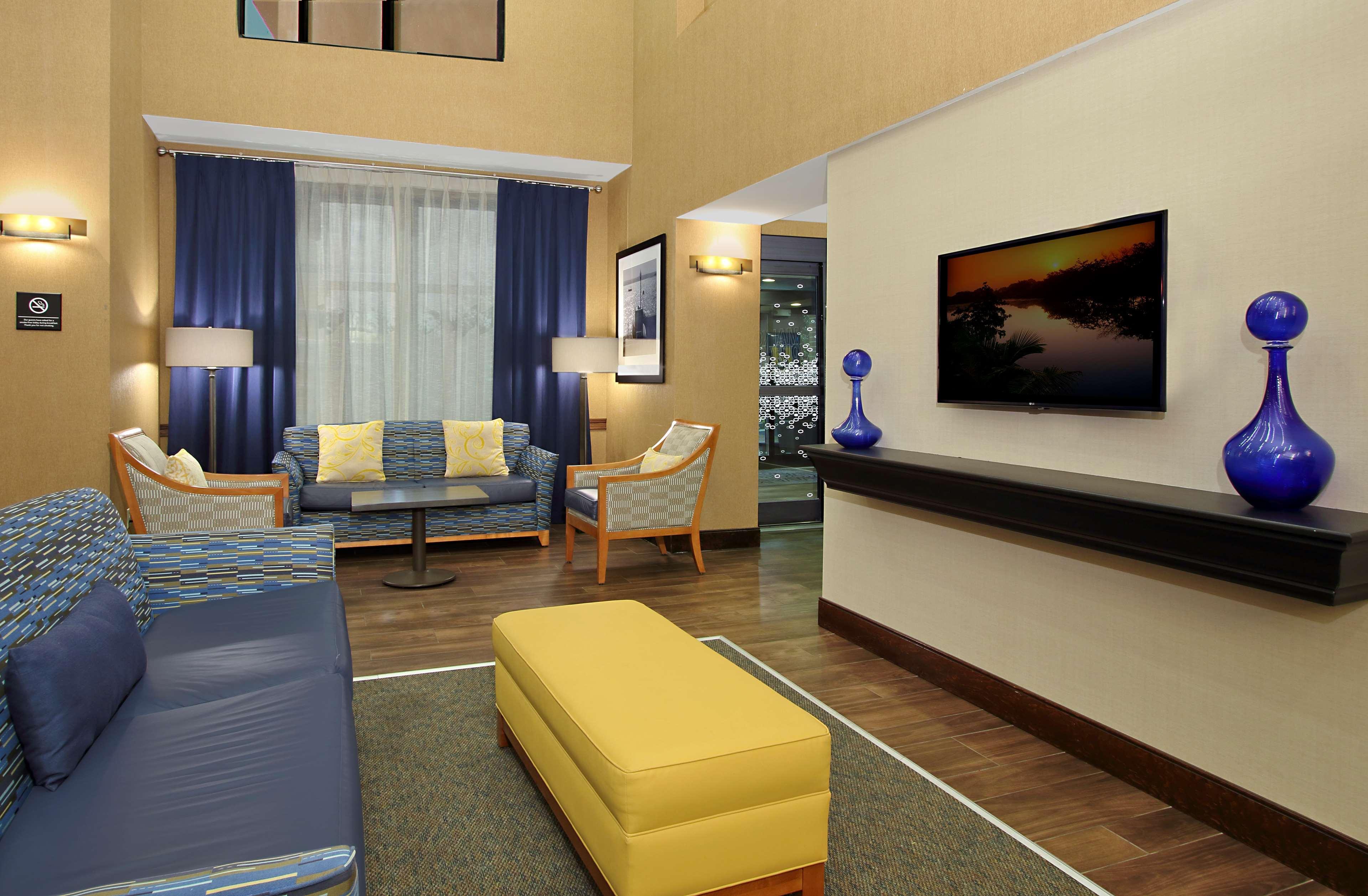 Hampton Inn & Suites Madisonville Esterno foto