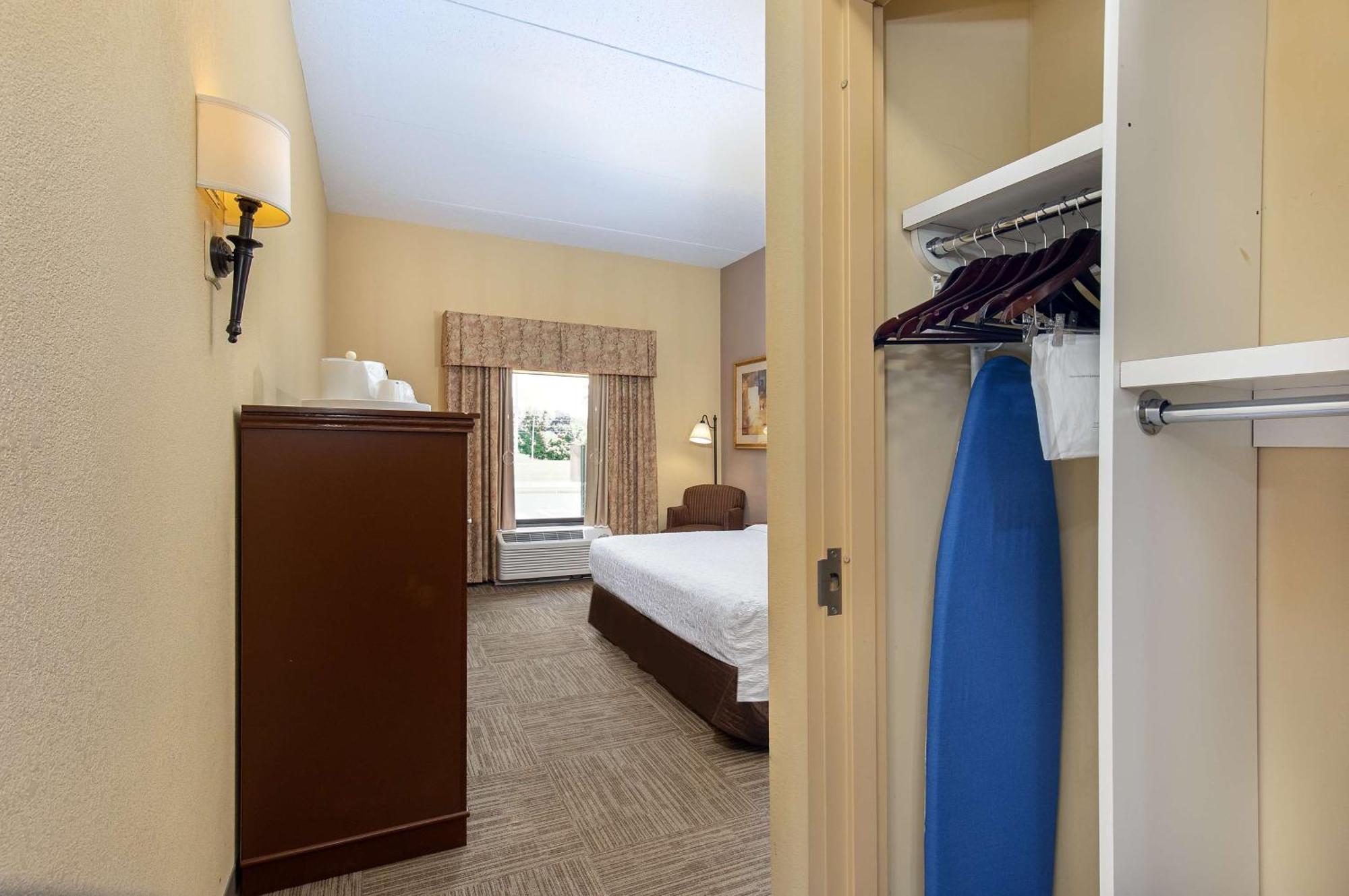 Hampton Inn & Suites Madisonville Esterno foto