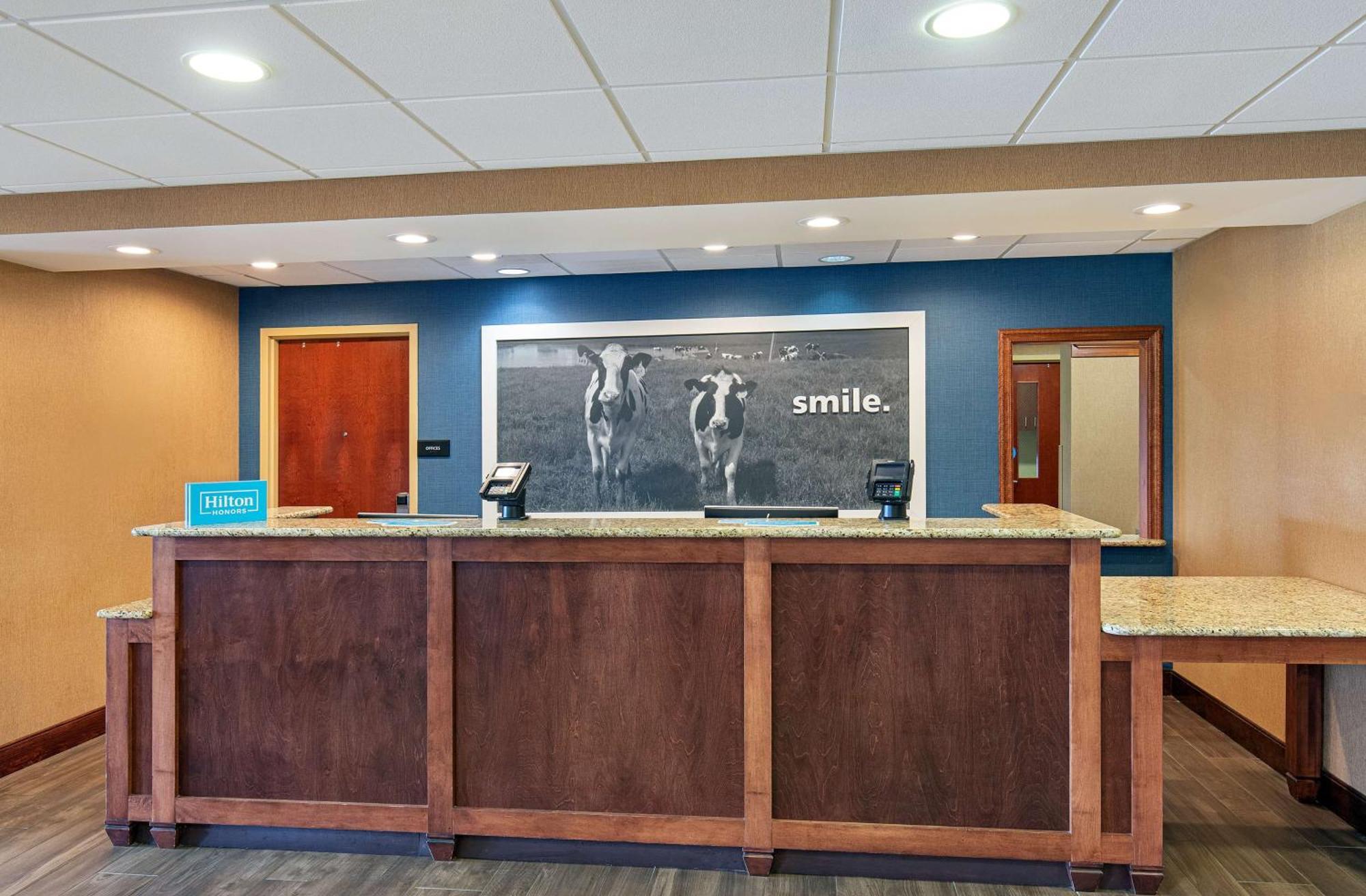 Hampton Inn & Suites Madisonville Esterno foto