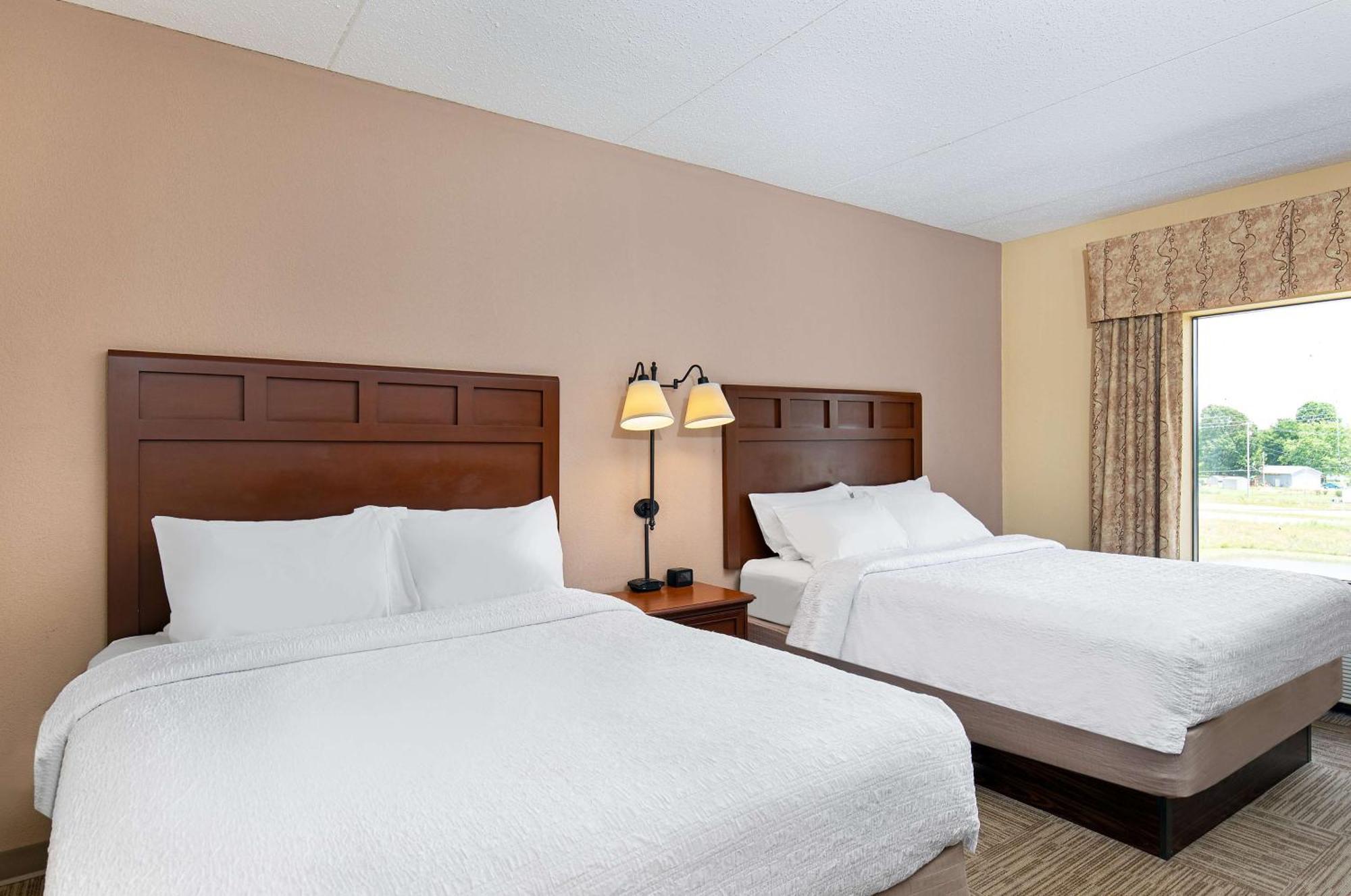 Hampton Inn & Suites Madisonville Esterno foto